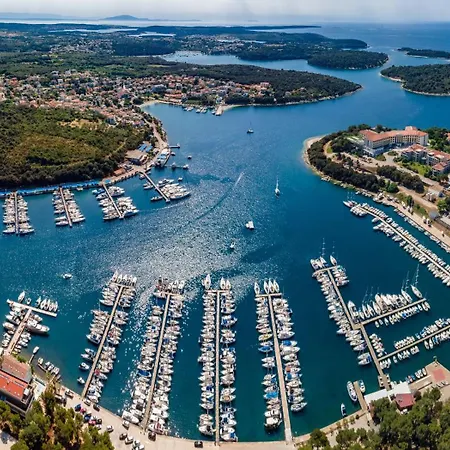 Ellie Kajak * Pula