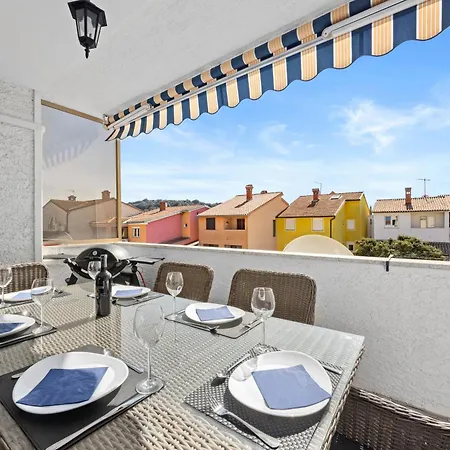 Ellie Kajak アパート