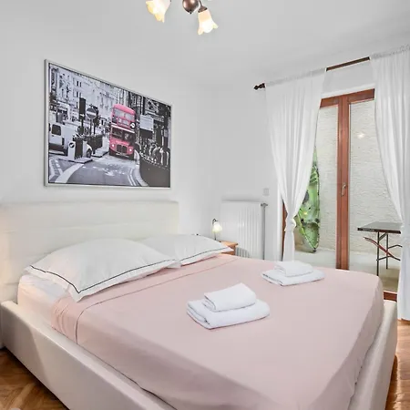 アパート Ellie Kajak プーラ