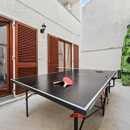 Ellie Kajak アパート プーラ